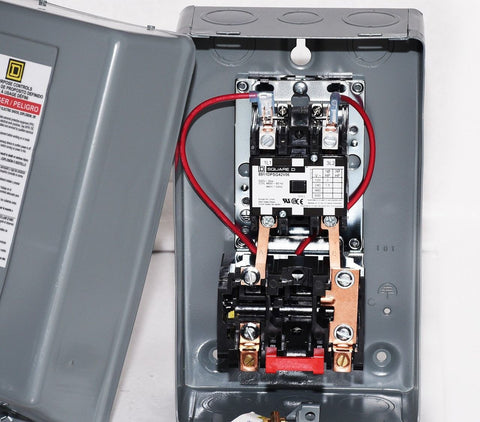 MAGNETIC MOTOR STARTER CONTROL BY SQUARE D 5HP 1 PHASE 230VAC 30 AMP